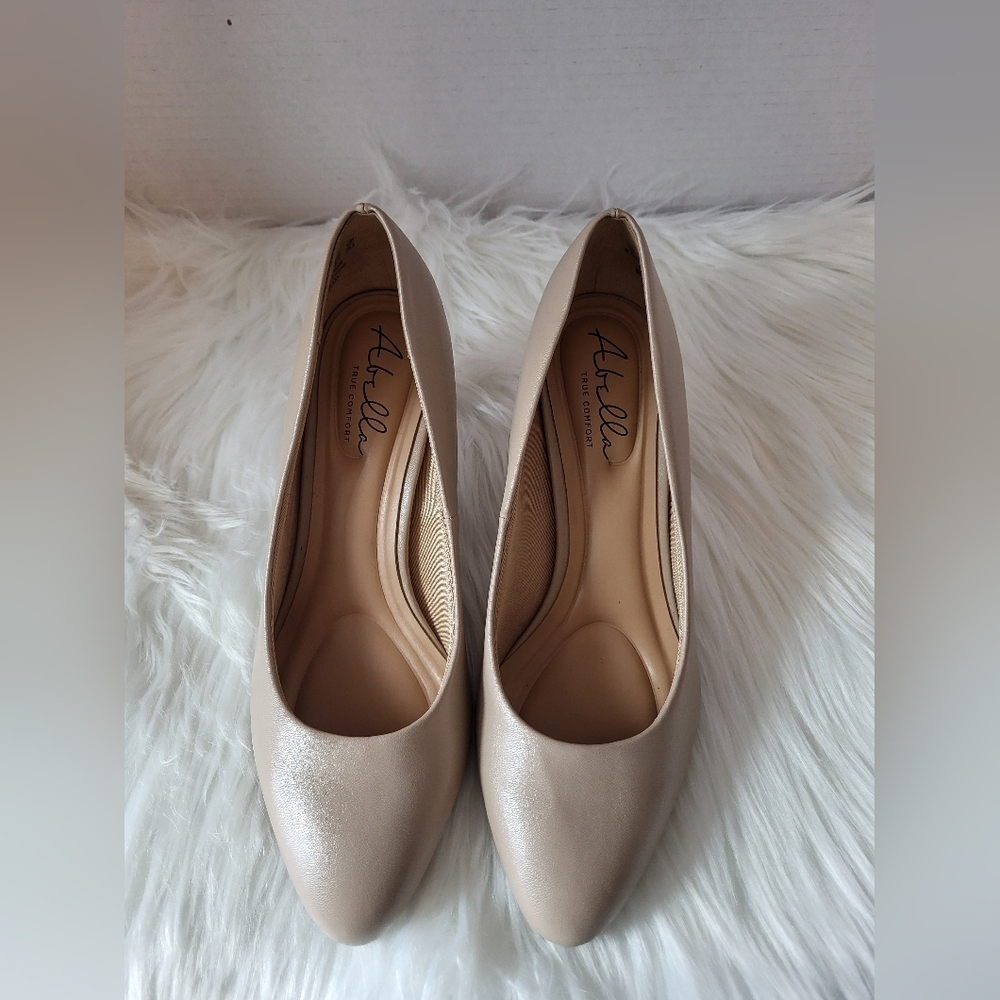 Abella Shoes size 8.5 NEW NO TAGS